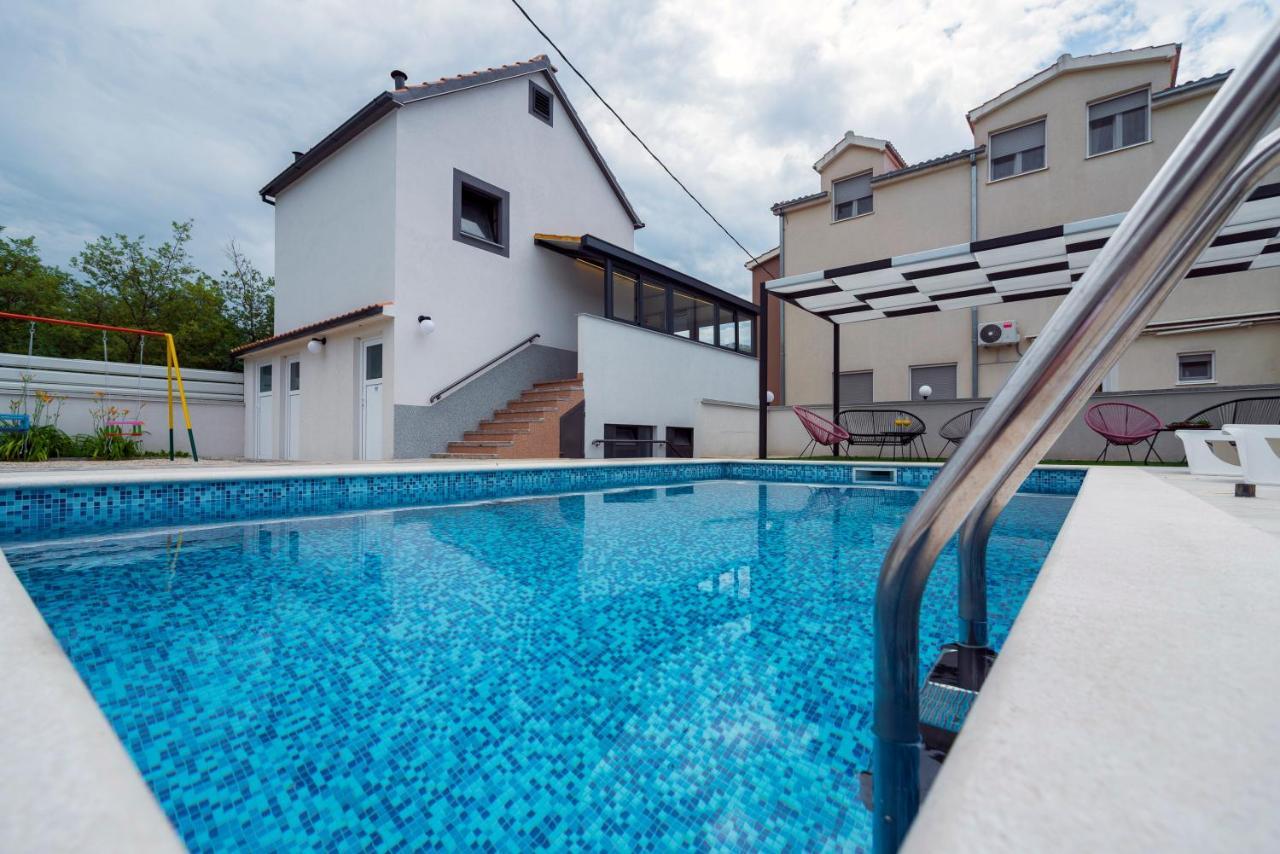 Luxury With Gallery, Heated Pool Only For You-Klis Cro 外观 照片